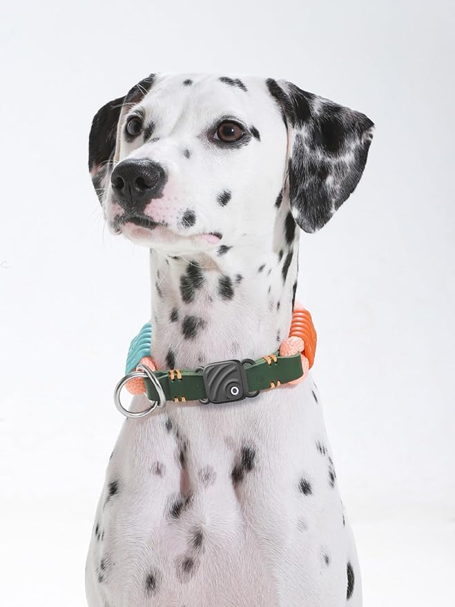 Silicone Case for UGREEN Tracker Tags, Pet Collar Cover, 4 Pack. | 4 Pack Soft silicone cover protects tracker tags from scratches and drops while providing a secure fit for pet collars.
