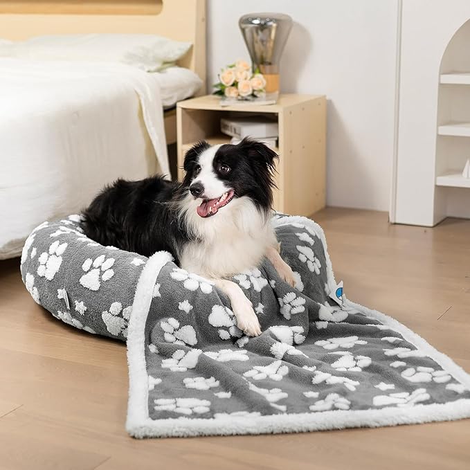 Yaning Donut Dog Beds for Medium Dogs, Calming Round Cat Beds for Indoor Cats, Cute 3D Textured Paw Pet Bed with Removable Washable Cover and Anti-Slip Bottom（Grey，30"）