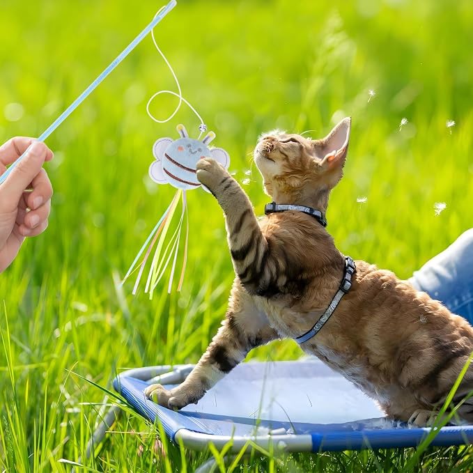 NOWFRESH Cat Wand Toy Set, 2 PCS Interactive Cat Teaser Wands with Cute Bee & Mouse Designs, Equipped with Bells and Streamers to Captivate Your Cat’s Attention